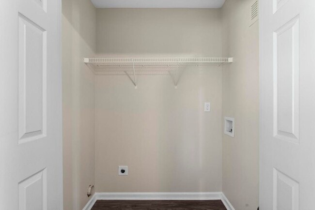 Building Photo - Minutes to OAJ Airport! Newly Remodeled To...