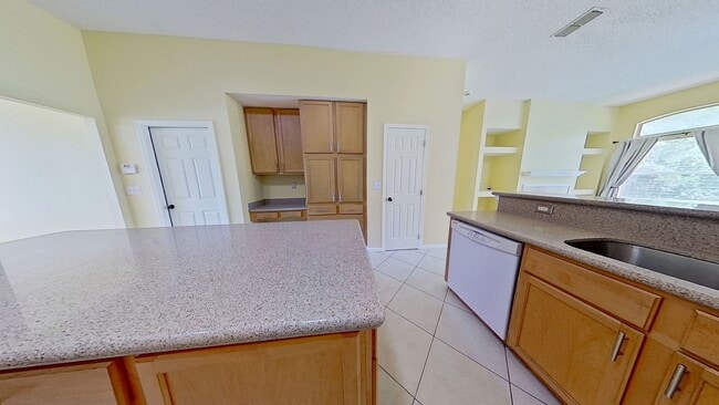 Building Photo - Welcome home - Charming 3 Bedroom in Hatton Chase!