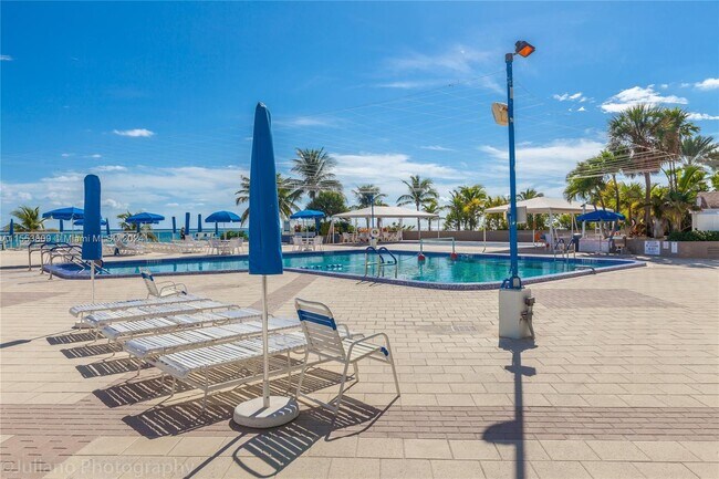 Building Photo - 2030 S Ocean Dr