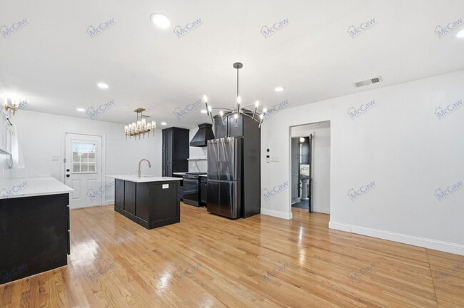 Building Photo - 1622 Hollywood Ave