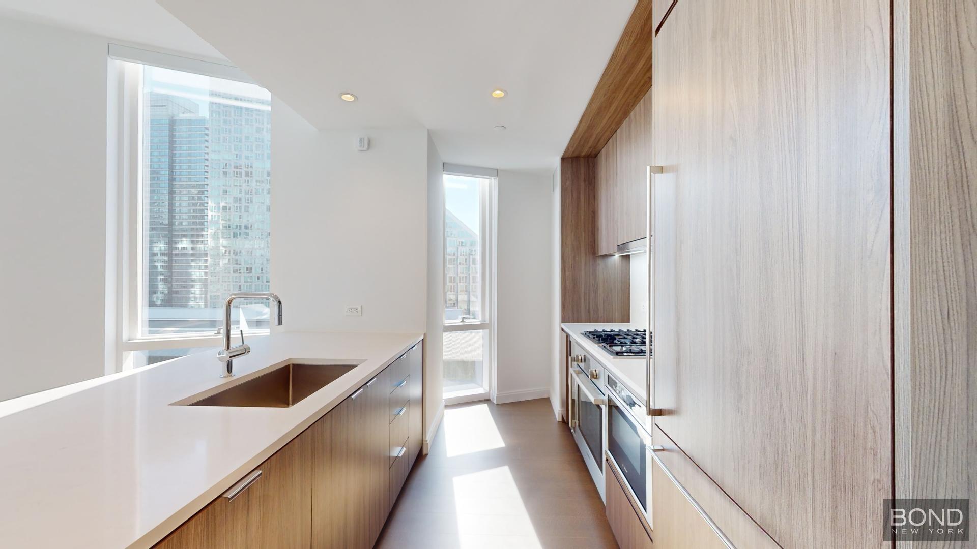 Building Photo - 675 W 59th St