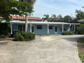 Building Photo - 1BR/1BA Duplex on Venice Island