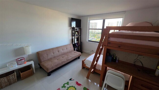 Building Photo - 18151 NE 31st Ct