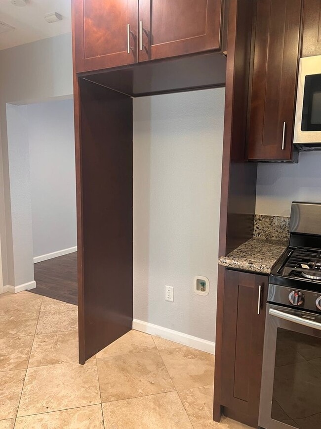 Building Photo - Beautiful 3 Bed / 2 Bath Home with Detached Bonus Space