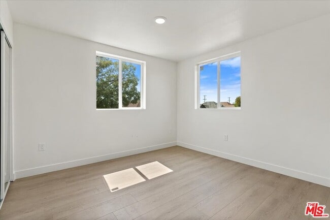 Building Photo - 835 E 33rd St