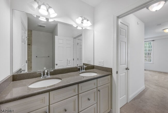 Building Photo - 63 Autumn Way