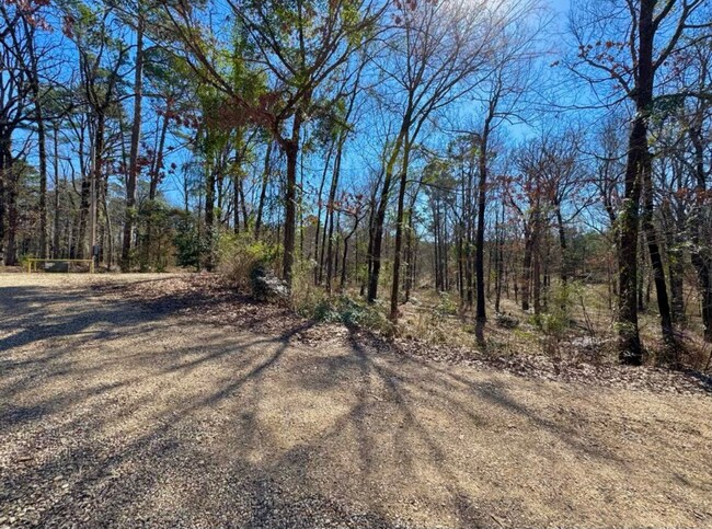 Building Photo - Hidden Gem Home for Lease on Summerhill Rd!
