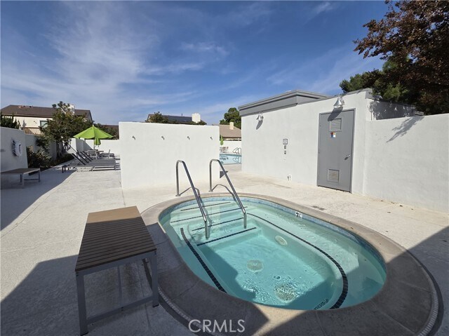 Building Photo - 11 Meadowsweet Way