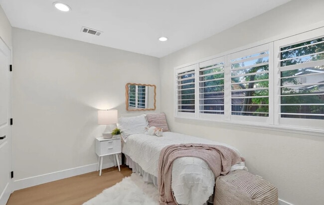 Building Photo - 5003 Valdez Ave