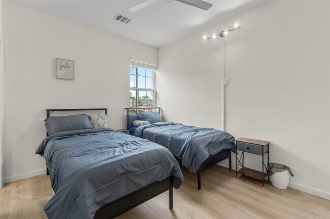 Building Photo - 1271 Oakmont Bnd Dr