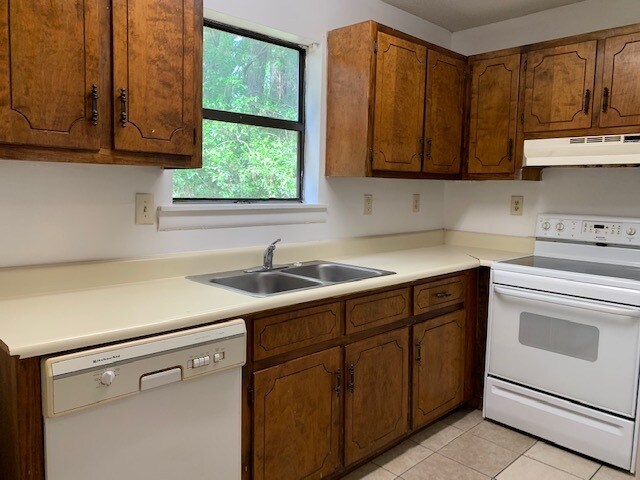 Building Photo - Great Apartment in the Heart of Madison