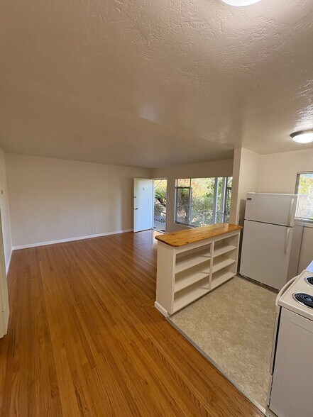Building Photo - 16 Pacheco St