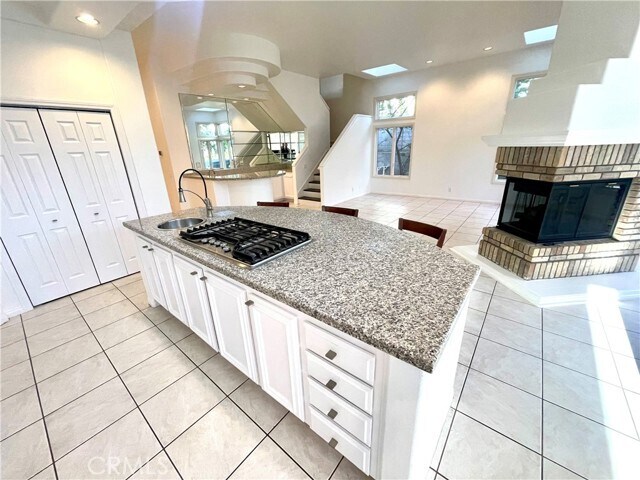 Building Photo - 6 Emerald Glen