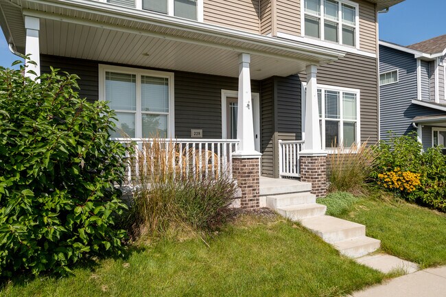 Building Photo - 228 Sugar Maple Ln