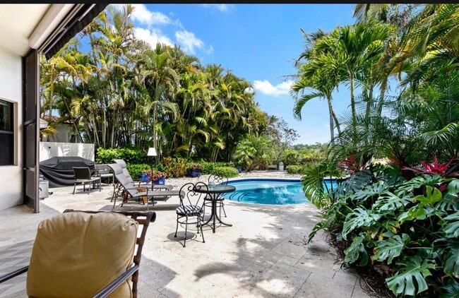 Building Photo - 6700 Fox Hollow Dr