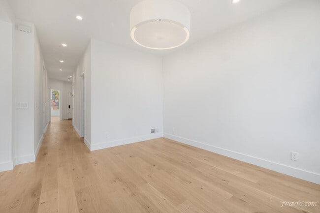 Building Photo - 80 28th St