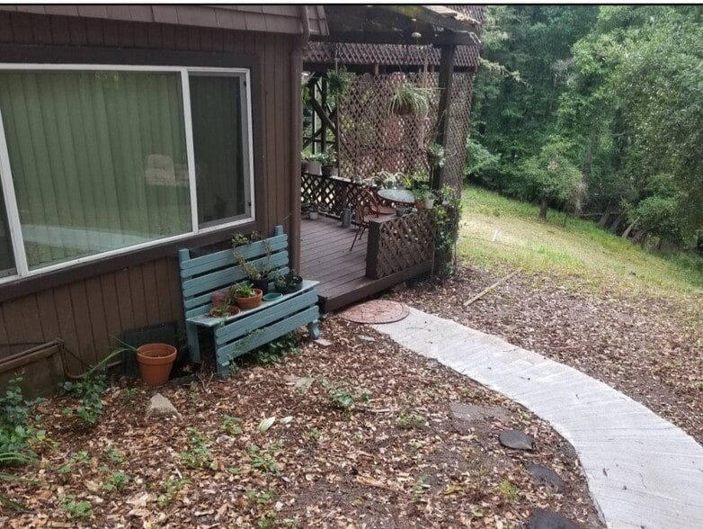 Building Photo - 1084 Fern Ave