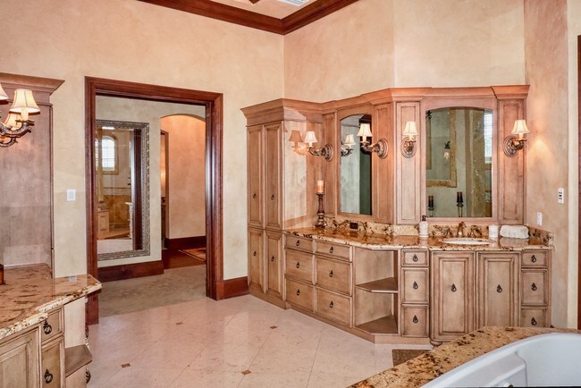 Building Photo - 1363 Oceanview Dr