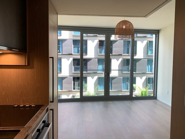 Building Photo - New Koula STUDIO