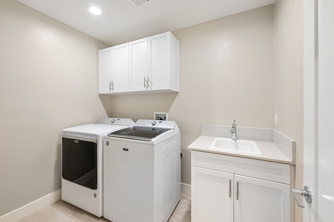 Building Photo - 4428 Paxton Pl