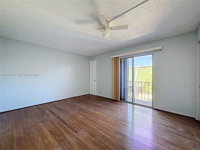 Building Photo - 1100 SE 4th Ave