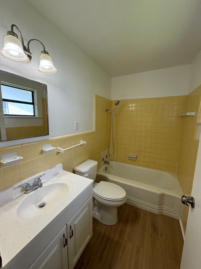 Building Photo - Beautiful Central Waco Home