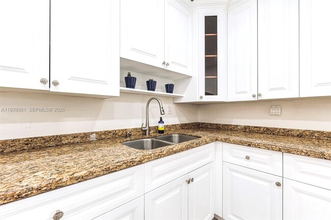 Building Photo - 2911 NW 5th Ct