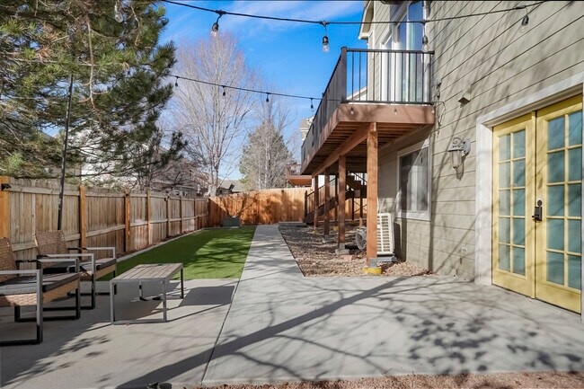 Building Photo - Robb Way