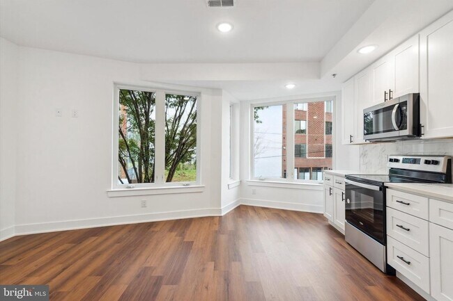 Building Photo - 2556 Frankford Ave