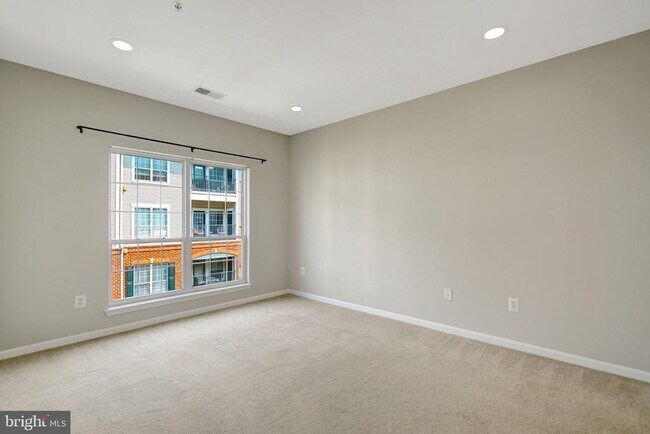 Building Photo - 4850 Eisenhower Ave