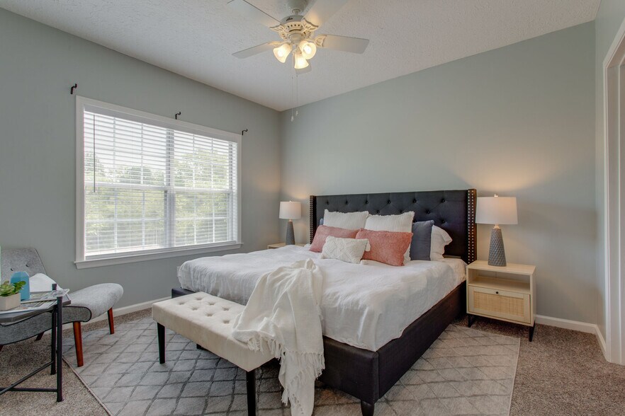 Bedroom - 2025 Woodmont Blvd