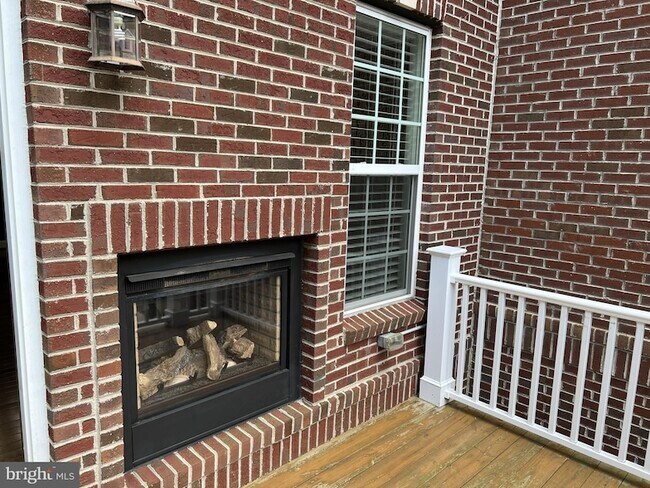 Building Photo - 4092 Sutherland Pl