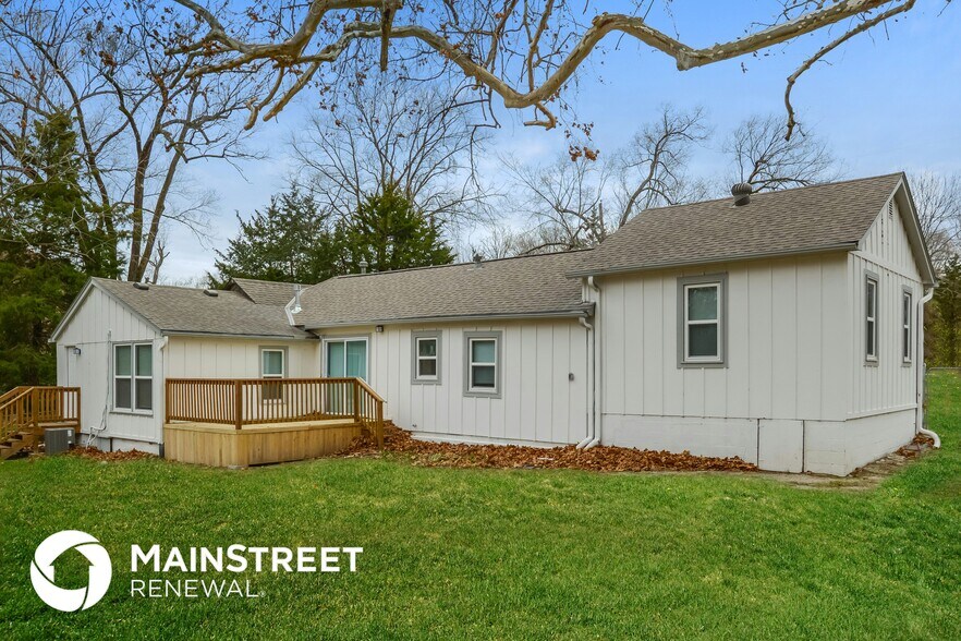 Building Photo - 7411 NW Oak Dr