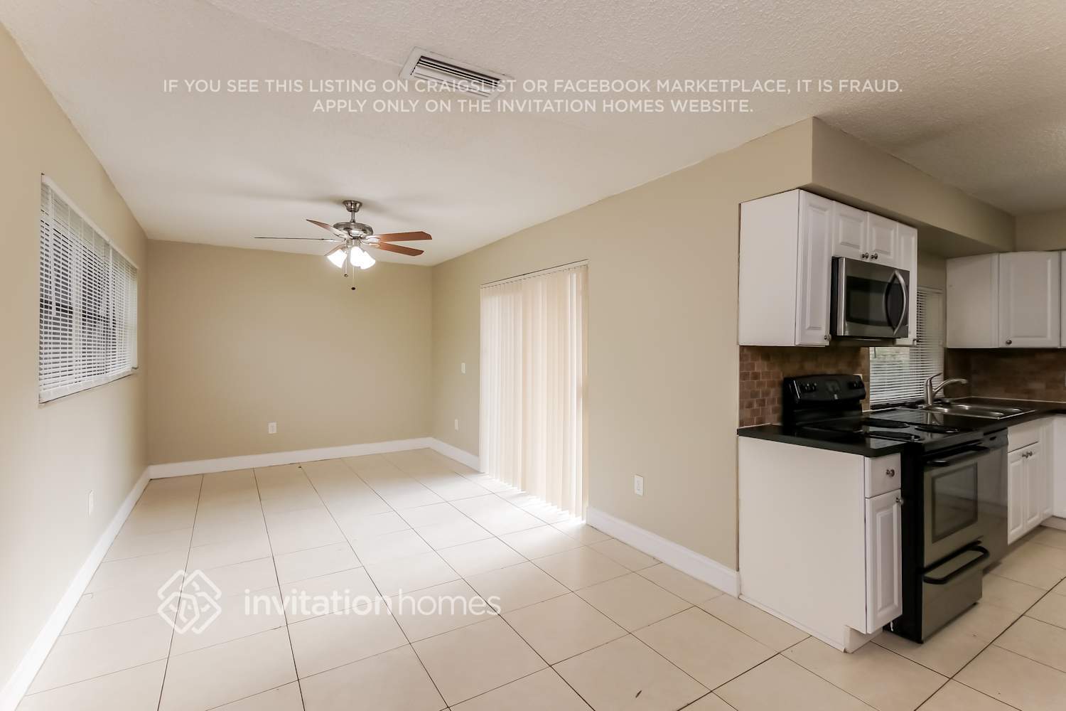 Building Photo - 8744 Southampton Dr