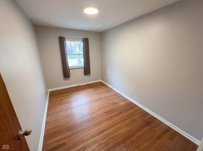 Building Photo - 10209 Broadway St