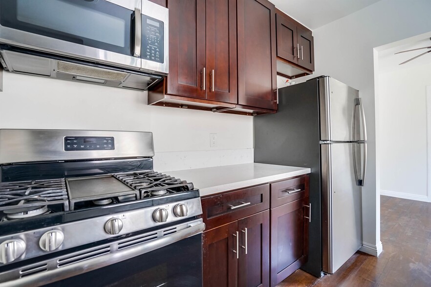 Primary Photo - 4105 - 4111 Somerset Dr