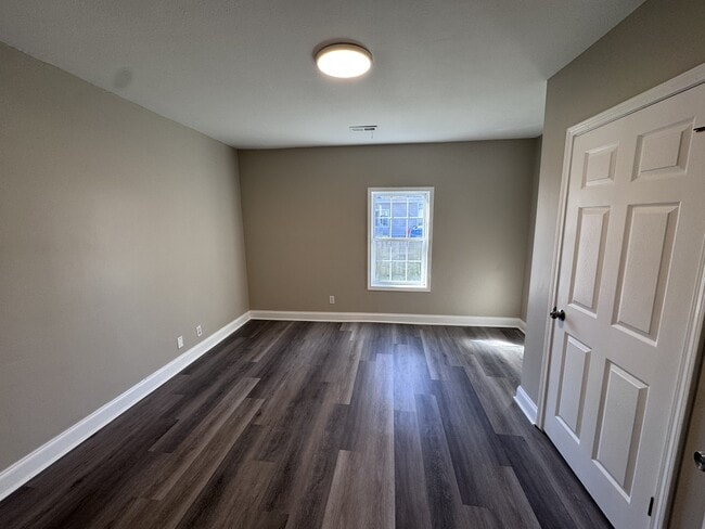 Building Photo - 1230 Vim Dr