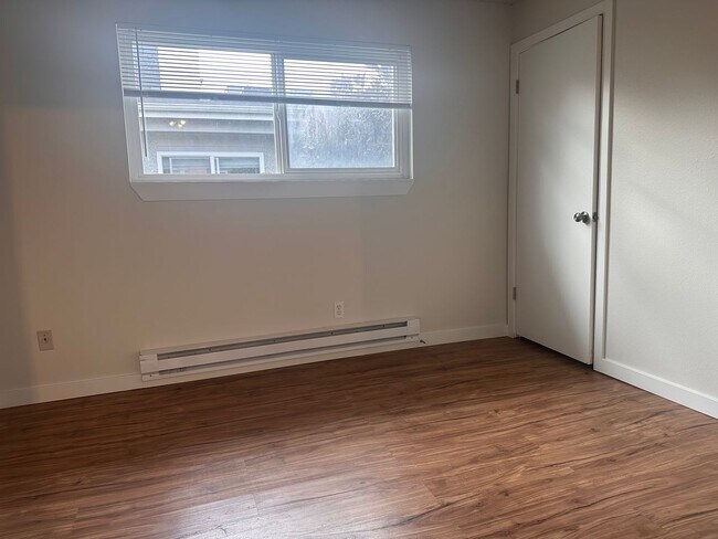 Building Photo - Spacious Top-Floor 2BD in Beautiful Magnol...