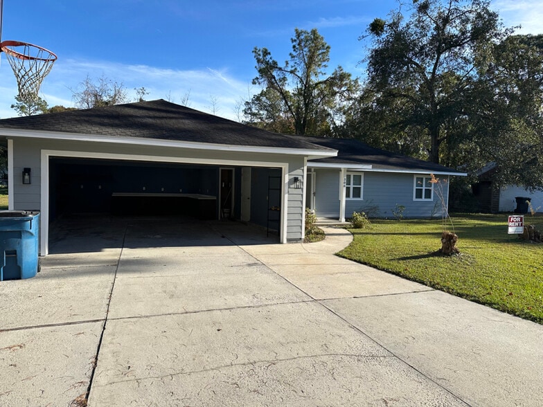 Building Photo - 306 Fawn Cir