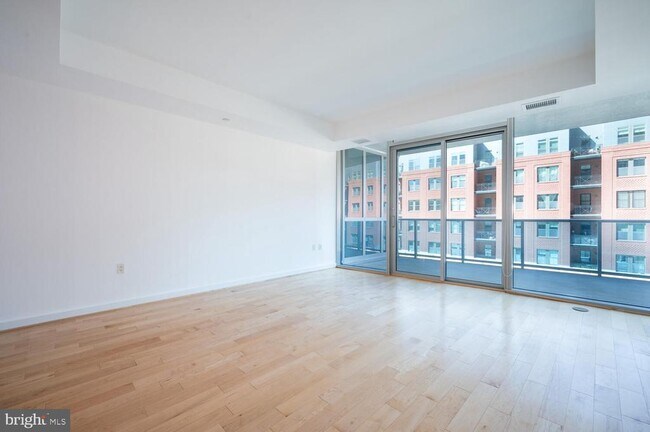 Building Photo - 1881 N Nash St