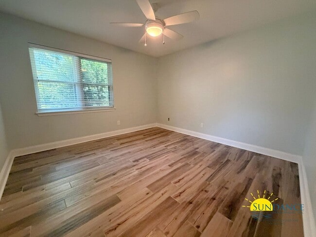 Building Photo - Exquisite Designer Home in Central Fort Walton Beach