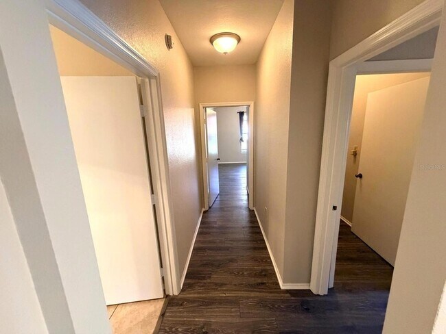 Building Photo - 114 Vista Verdi Cir