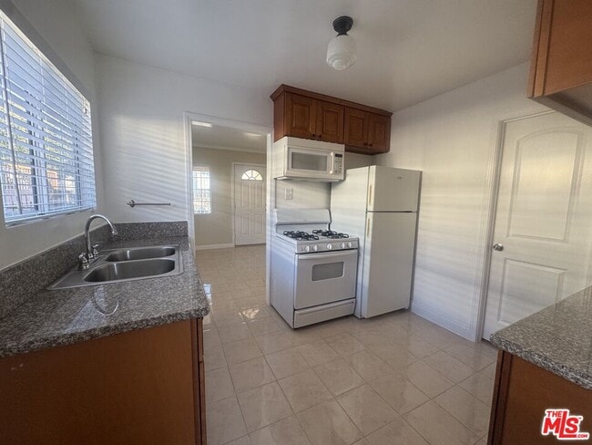 Building Photo - 319 N Coronado St