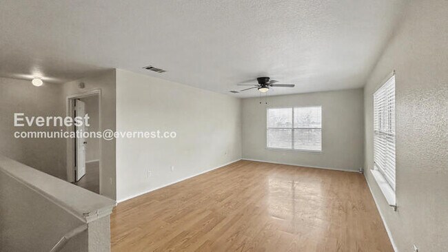 Building Photo - 4 Bed, 2.5 Bath Home with Garage / Pet-Friendly / Available Now!