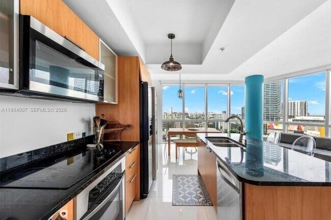 Building Photo - 480 NE 30th St