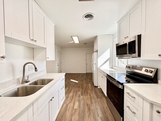 Building Photo - Fully Renovated Home in Chesapeake