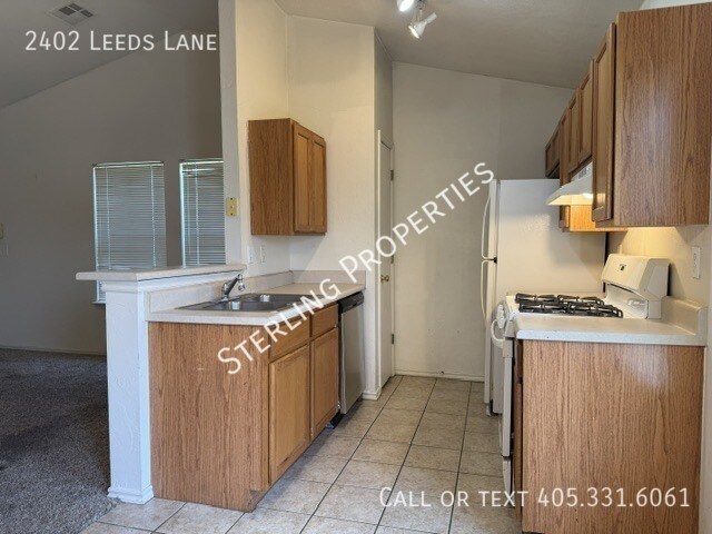 Building Photo - 2402 Leeds Ln