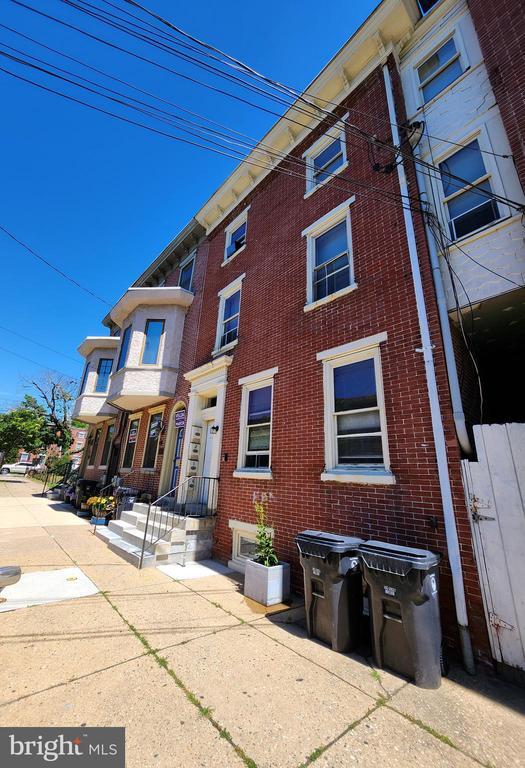 Building Photo - 403 W 6th St