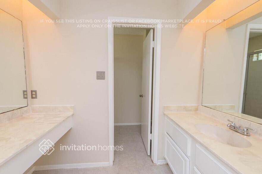 Building Photo - 15911 Timber Valley Dr
