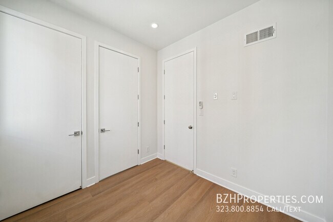 Building Photo - 4523 1/2 St Elmo Dr-